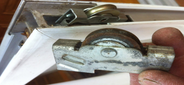 screen door roller repair in Maple Leaf